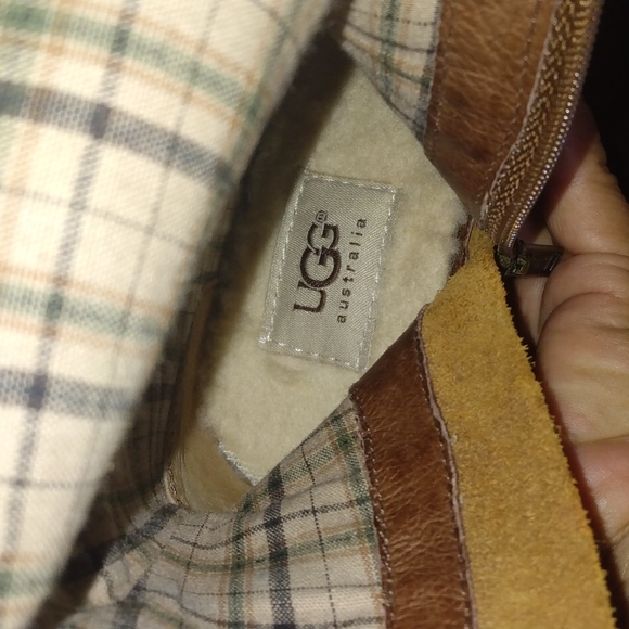 UGG Distressed Boots - Picture 16 of 16